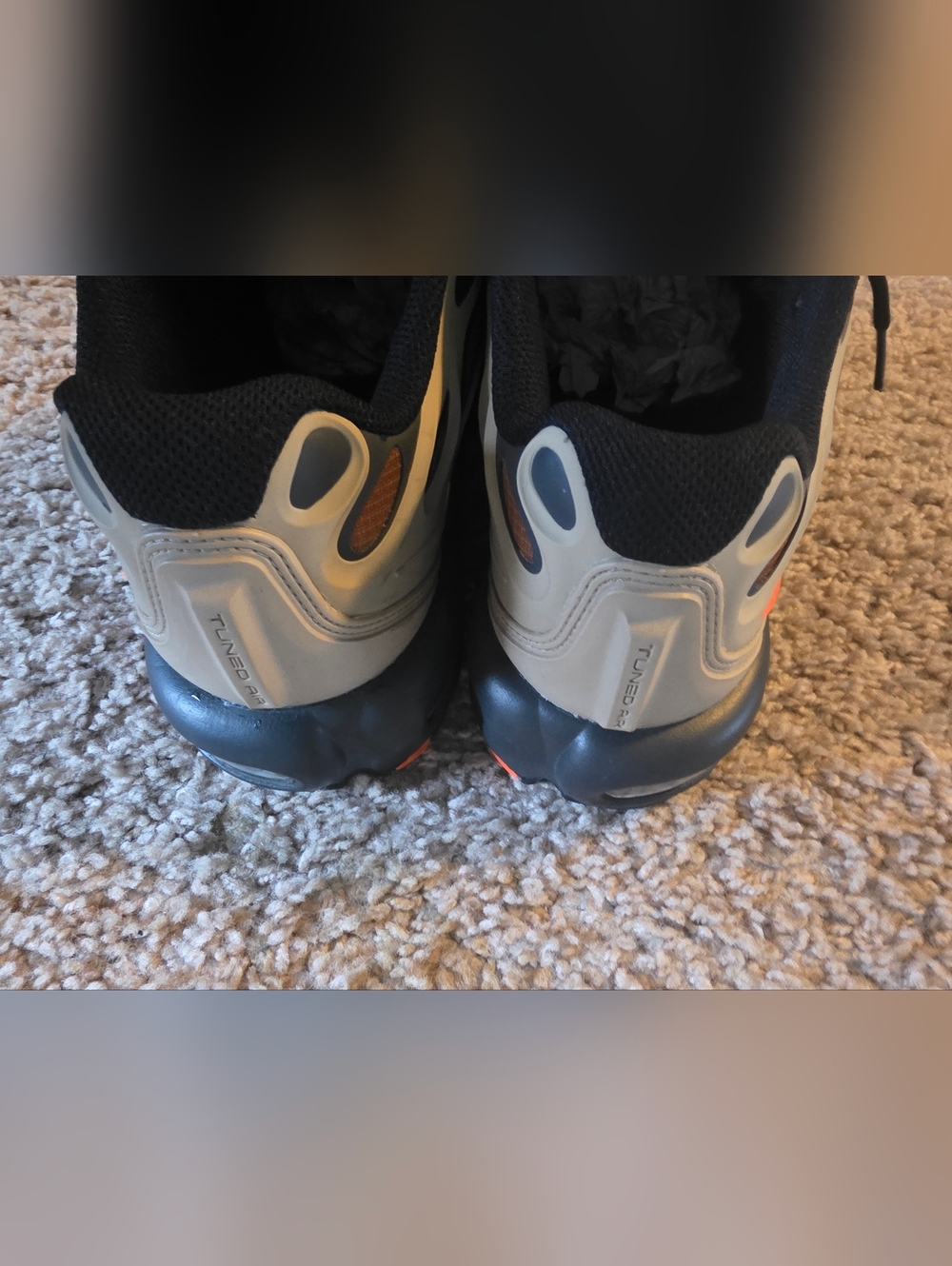 Nike Men’s Black/Olive Athletic Sneakers with Orange Accents Used Mens Size 9.5 - Picture 4 of 6
